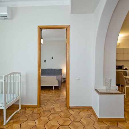 Seaside Luxury Apartment バトゥーミ エクステリア 写真