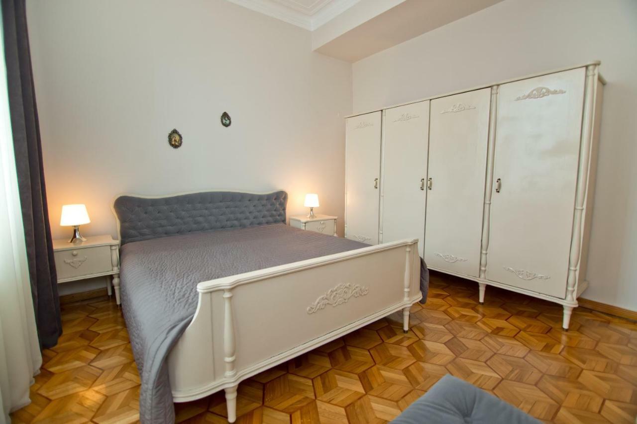 Seaside Luxury Apartment バトゥーミ エクステリア 写真