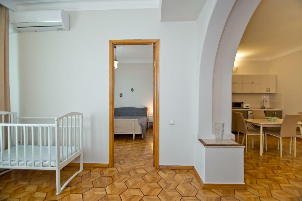 Seaside Luxury Apartment バトゥーミ エクステリア 写真