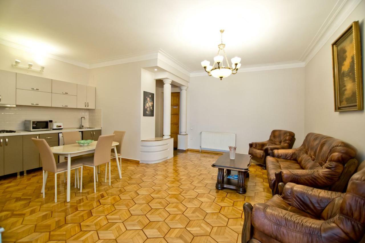 Seaside Luxury Apartment バトゥーミ エクステリア 写真